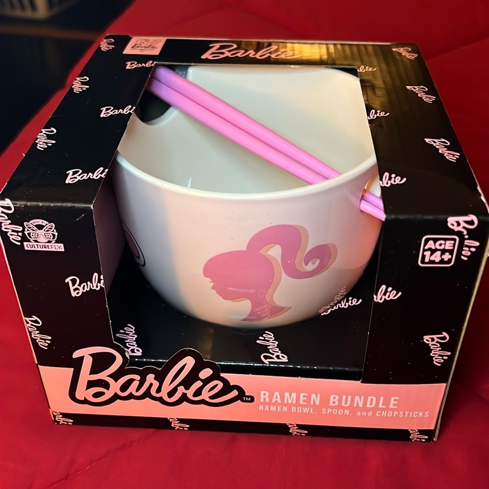 NWT BARBIE RAMEN BUNDLE
3PC SET